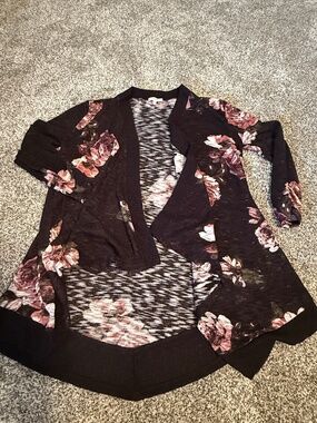 Floral black open front 3/4 sleeve sweater cardigan size small womens Maurices